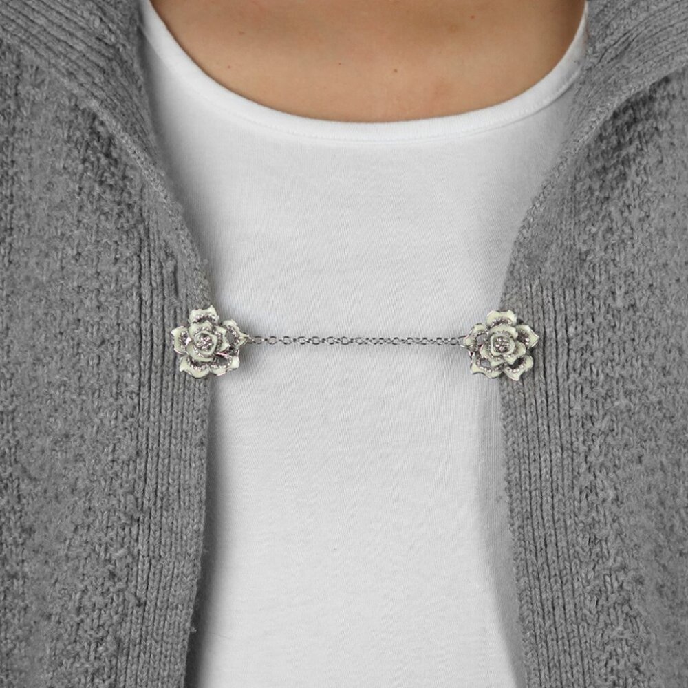 Dainty Flower Sweater Clip | Vintage-Inspired Floral Cardigan Guard - Picture 8 of 10